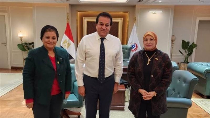 وزير الصحة ونقيب