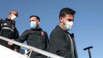 بعثة الفريق الأول لكرة القدم بالنادي الأهلي تصل إلي الخرطوم لملاقاة الهلال السوداني