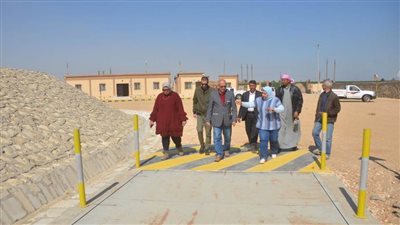 سكرتير بني سويف يتفقد تطوير مصنع تدوير القمامة بسمسطا