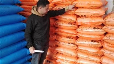 ضبط 8 أطنان سماد مدعم قبل بيعها بالسوق السوداء خلال حملة رقابية بالعدوة بالمنيا