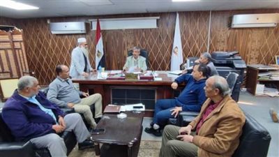 بحث آخر مستجدات موقف التقنين وموقف المتقاعسين عن سداد مستحقات الدولة بالوادي الجديد