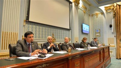 نصير يطالب بوضع استراتيجية وطنية للقضاء على محو الأمية