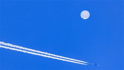 فورين بوليسي: أزمة منطاد التجسس الصيني ليست بجديدة على العلاقات بين القوتين العظميين