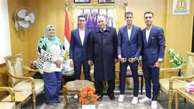 محافظ الوادي الجديد يستقبل طلاب كلية الإعلام بجامعة الأزهر في لقاء صحفي