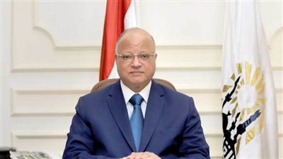 محافظ القاهرة يسلم 224 باكية لتجارة الخردة بسوق التونسي الجديد بتكلفة 20 مليون جنيه