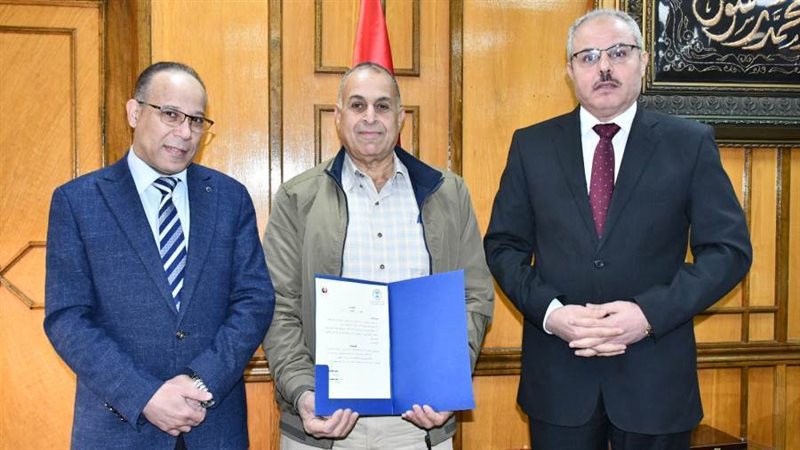 مراسم تسليم القرار