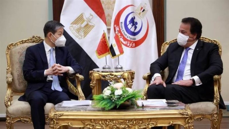 وزير الصحة وسفير