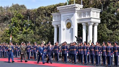 بالصور.. الرئيسان السيسي ونظيره الاوزبكستاني يستعرضان حرس الشرف