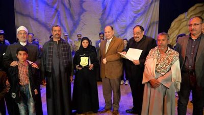 محافظ أسيوط يشهد عرض 