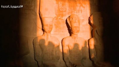 بالفيديو| الشمس تتعامد على وجه تمثال 