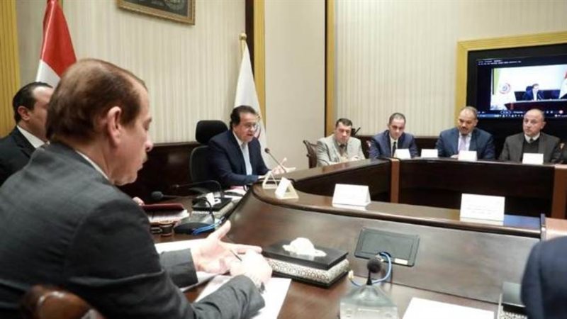 اجتماع وزير الصحة