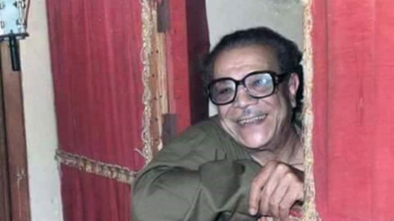 الفنان الراحل محمود