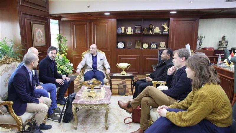 محافظ بني سويف يلتقي