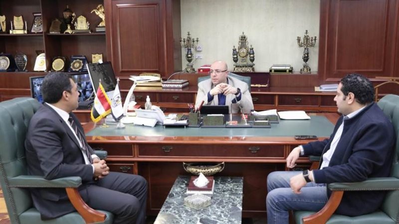 محافظ بني سويف يلتقي