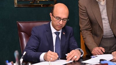 رئيس جامعة أسيوط يصدر قرارات بتجديد ثقة وتعيين وندب 9 من رؤساء الأقسام