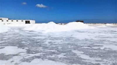 سحب عينات من خطوط إنتاج الملاحات بشمال سيناء