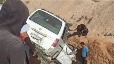 إصابة 9 أشخاص في انقلاب ربع نقل بالشرقية 