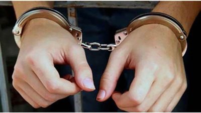 ضبط أحد الأشخاص لقيامه بانتحال صفة ضابط شرطة والنصب على المواطنين