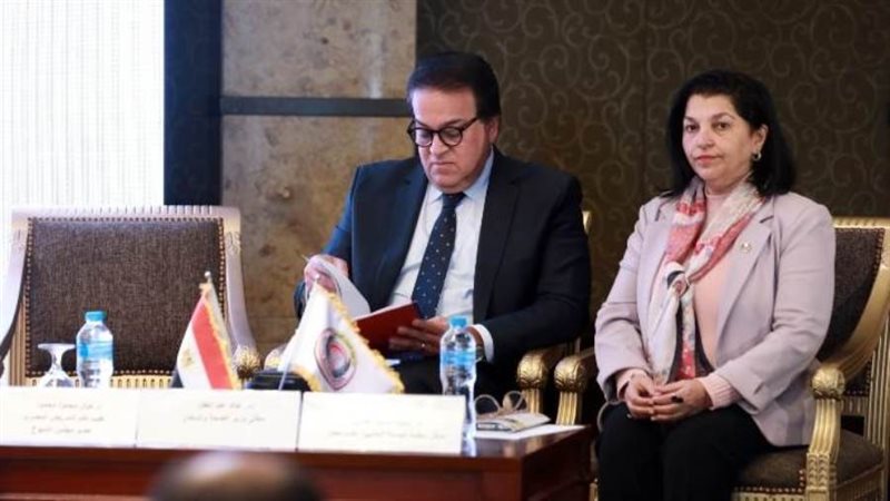 وزير الصحة وممثلة