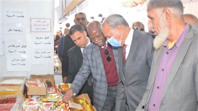 افتتاح معرضين للسلع الغذائية فى بنها و
