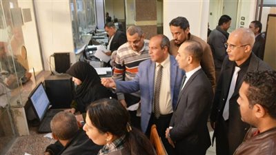 نائب المحافظ يتفقد سير العمل بالمركز التكنولوجي لخدمة المواطنين بمدينة سوهاج