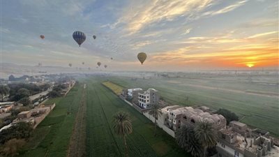 تحليق 70 رحلة بالون طائر على متنها أكثر من ألفي سائح من مختلف الجنسيات بالأقصر
