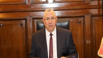 وزير الزراعة يؤكد ضرورة توعية المزارعين بأهمية الزراعات التعاقدية للمحاصيل الاستراتيجية