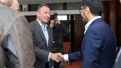 محمود الخطيب يستقبل المكتب التنفيذي للاتحاد العربي للطائرة ويشيد بتنظيم البطولة العربية