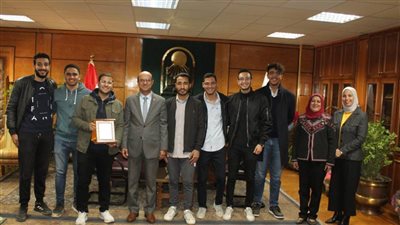 المنشاوي يستقبل أعضاء الجمعية العلمية بطب أسيوط لتقديم التهنئة على توليه منصب رئيس جامعة أسيوط 