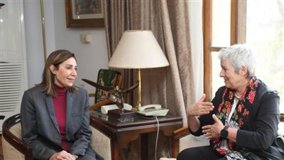 وزيرة الثقافة تبحث مع رئيس معهد 