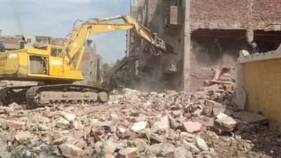 نائب محافظ القاهرة تتابع مستجدات أعمال الإزالات بعزبة أبو قرن بمصر القديمة