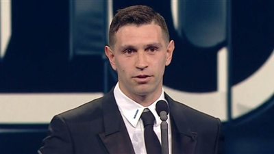 إيميليانو مارتينيز يتوج بجائزة أفضل حارس مرمى في العالم عن عام 2022