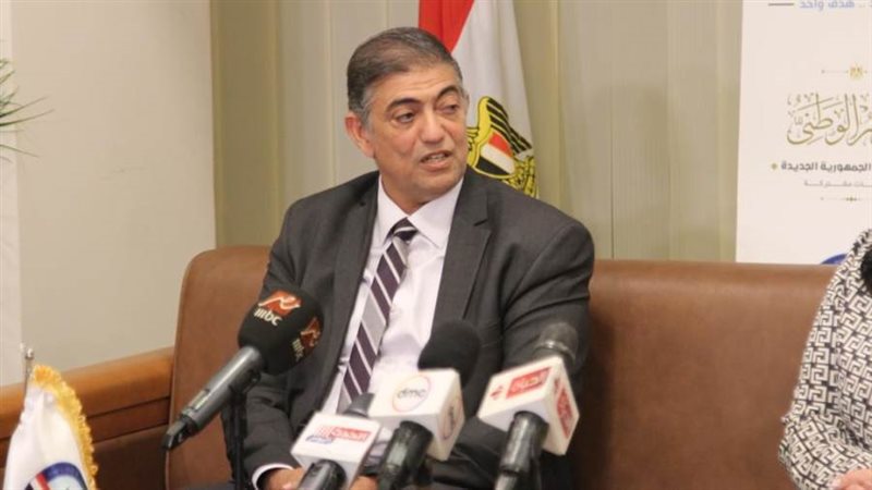 هشام عبدالعزيز رئيس