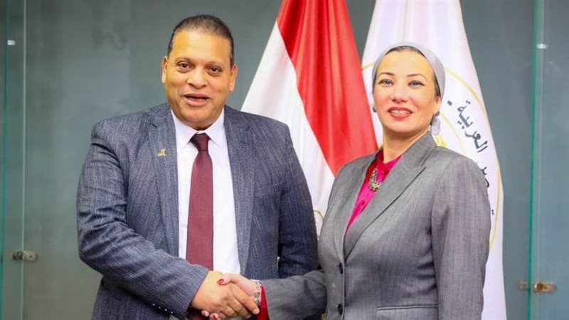 وزيرة البيئية وأحمد