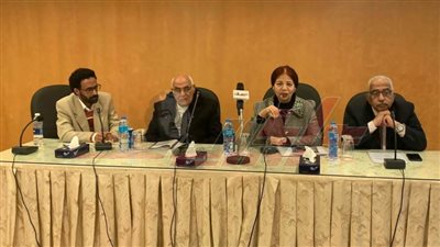 نقاد بندوة الكتاب الذهبي: كتاب عزة بدر يكشف دور نجيب محفوظ في فن القصة القصيرة