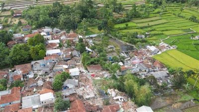 زلزال بقوة 5.7 درجة يضرب جنوب سومطرة بإندونيسيا