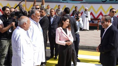 الرئيس السيسي يجري حوارًا مفتوحًا مع أهالي 