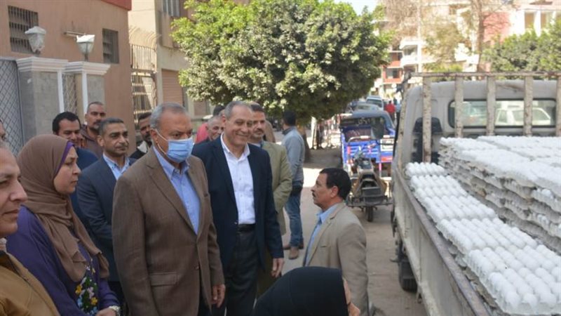 المحافظ يشهد البيع