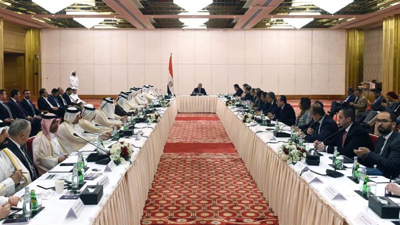 الصحة توقع ثلاث مذكرات