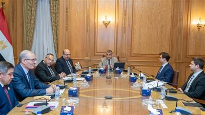 وزير الدولة للانتاج الحربي يبحث مع إحدى الشركات اليونانية التعاون في مجال إنتاج طابات الذخائر الثقيلة