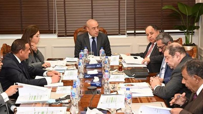 وزير الإسكان خلال