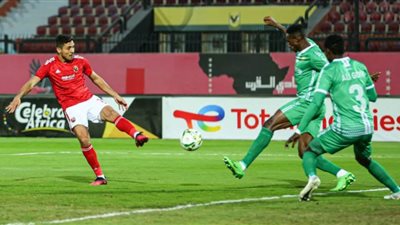 النشرة الرياضية| ثلاثية الأهلي في القطن وميار شريف تودِّع مونتيري والزمالك يدرس تسريح فريقه