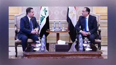 رئيس الوزراء يستقبل رئيس الوزراء العراقي بمطار القاهرة
