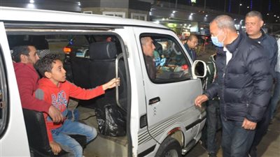 محافظ القليوبية يقود حملة لمتابعة تعريفة الأجرة بمواقف السيارات