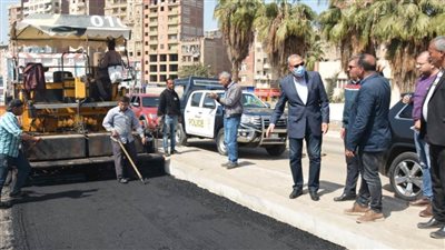  محافظ القليوبية يتفقد أعمال رصف بطرق القناطر الخيرية وبنها