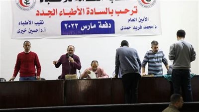 نقابة الأطباء تستقبل حديثي التخرج لإنهاء إجراءات القيد