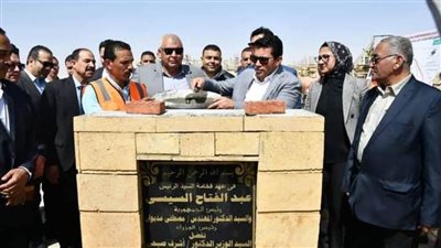 وزير الرياضة ومحافظ الوادي الجديد يضعان حجر أساس نادي الهجن والفروسية الدولي بالخارجة