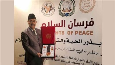 الفنان التونسي لطفي بوشناق يكرم بدرع فرسان السلام بالأردن