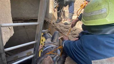 سقوط مقبرة فوق 3 أشخاص أثناء دفن متوفى