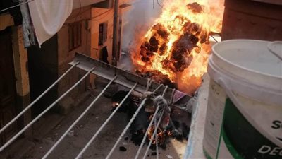 السيطرة علي حريق التهم سيارة ربع نقل محملة بالاقطان في أسيوط 